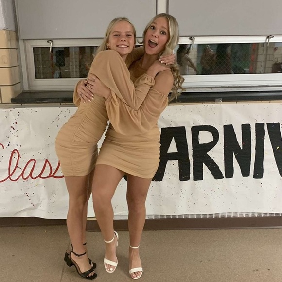 Dress with scrunched sides - Picture 4 of 4